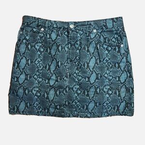 TOPSHOP Blue Black Snake Print Denim Skirt With Pockets Womens